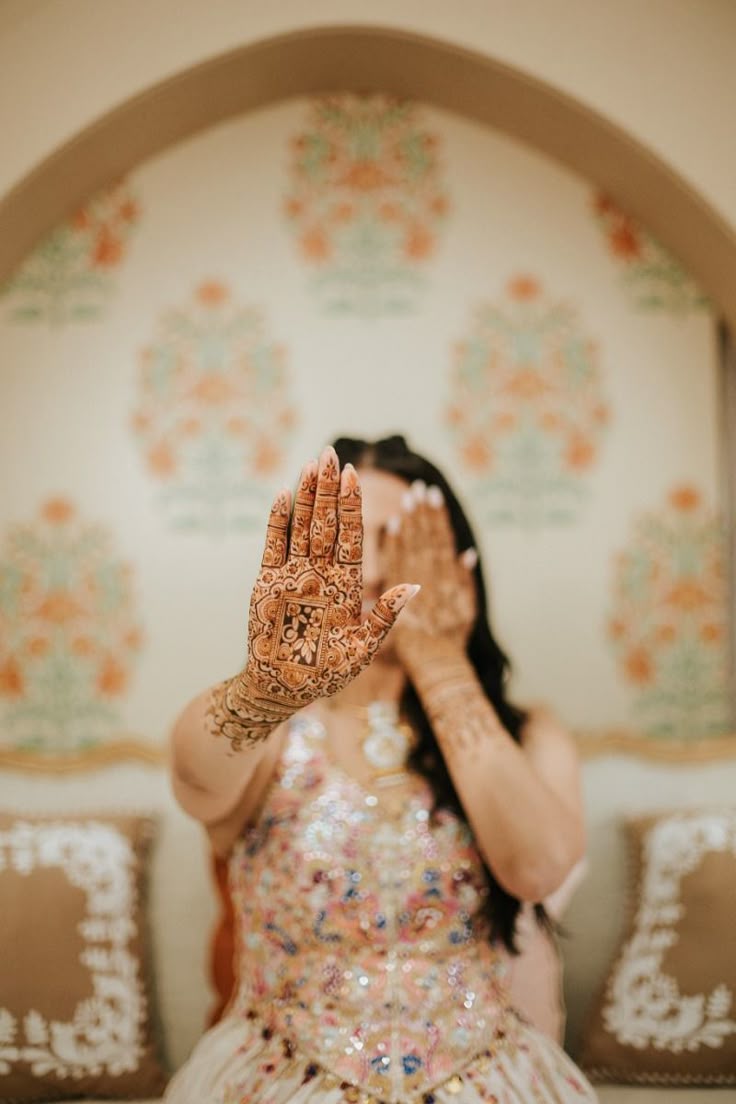 Bride posing with detailed mehendi on her hands